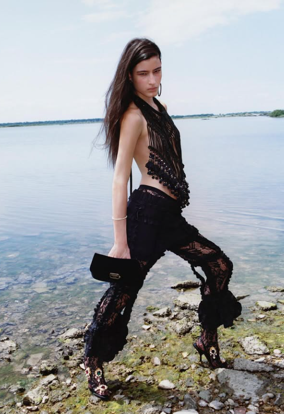 Modelo ficou na lista das 50 modelos mais importantes do mundo, segundo a Vogue por Reprodução | Instagram