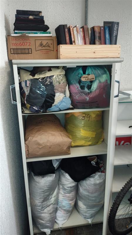 Mais de mil itens serão doados pelo Metrô Bahia nesta quarta-feira. Após serem esquecidos, eles ficam guardados por 30 dias. Depois desse período, são doados. Documentos são entregues à SSP por Divulgação