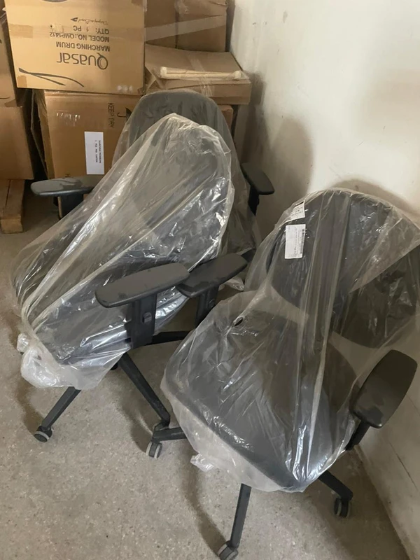 Materiais escolares abandonados em galpão do governo da Bahia por Reprodução