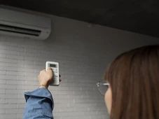 Imagem - Tá calor? Veja como economizar na conta de luz mesmo usando o ar-condicionado