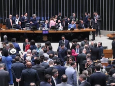 Imagem - Câmara aprova projeto que reduz penas do 8 de Janeiro e pode encurtar prisão de Bolsonaro