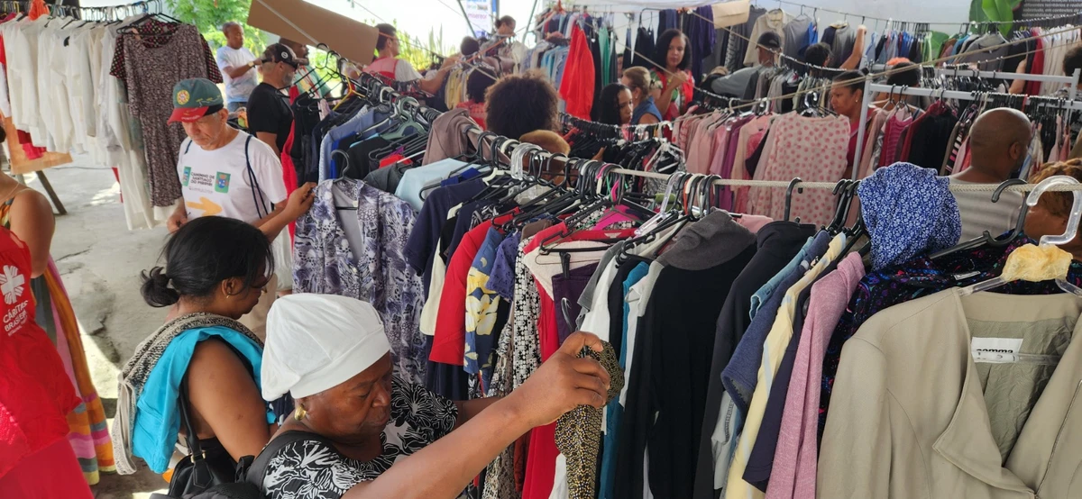 Além de economizar, quem compra no bazar contribui com projetos da Cáritas na Bahia e Sergipe