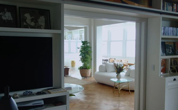 Apartamento de Taís Araujo e Lázaro Ramos por Reprodução/YouTube