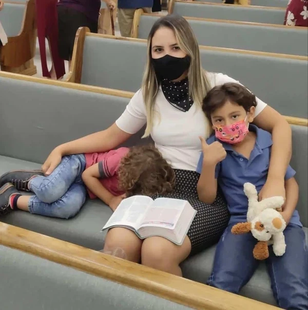 Débora do Batom com os filhos por Reprodução