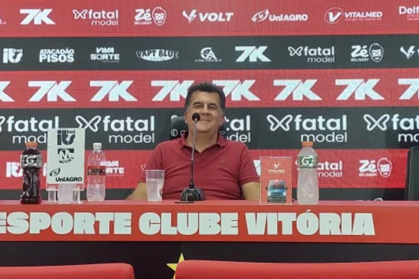 Fábio Mota concedeu entrevista coletiva no Barradão após o fim da temporada