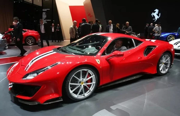 Ferrari 488 Pista - Valor venal: R$ 2,9 milhões - IPVA: 74 mil por Divulgação