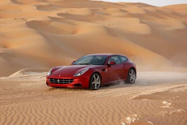 Ferrari FF - Valor venal: R$ 2,6 milhões - IPVA: 66 mil por Divulgação