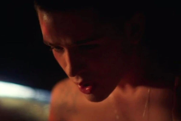 João Guilherme aparece em cenas quentes em novo filme