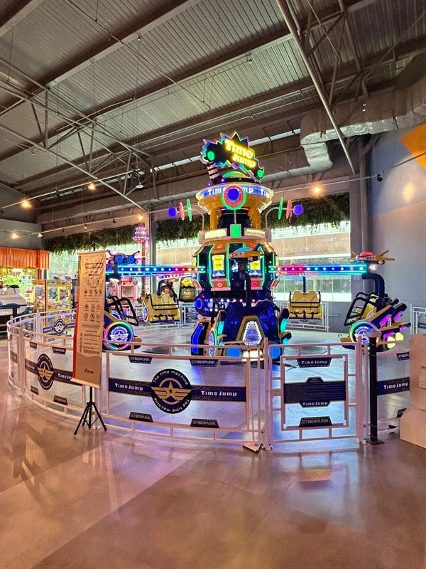 Entre as principais atrações estão o Bumper Car (105 m²) e o Time Jump, sucesso da rede que proporciona uma experiência imersiva inspirada nos parques urbanos.

 por Divulgação