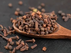 Imagem - 11 benefícios de mastigar cravo da Índia diariamente que você nem faz ideia