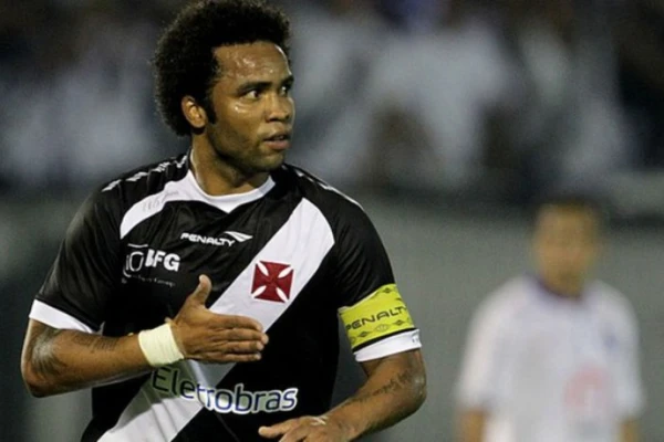 Carlos Alberto jogou no Vasco de em 2010, 2012 e 2013 por Reprodução
