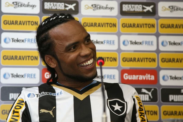 Carlos Albertou jogou pelo Botafogo em 2008  por Reprodução