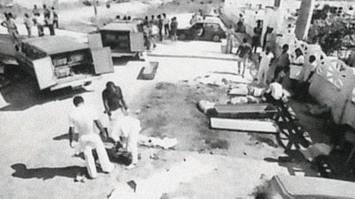 Corpos são levados por Lourival Custódio/Arquivo CORREIO