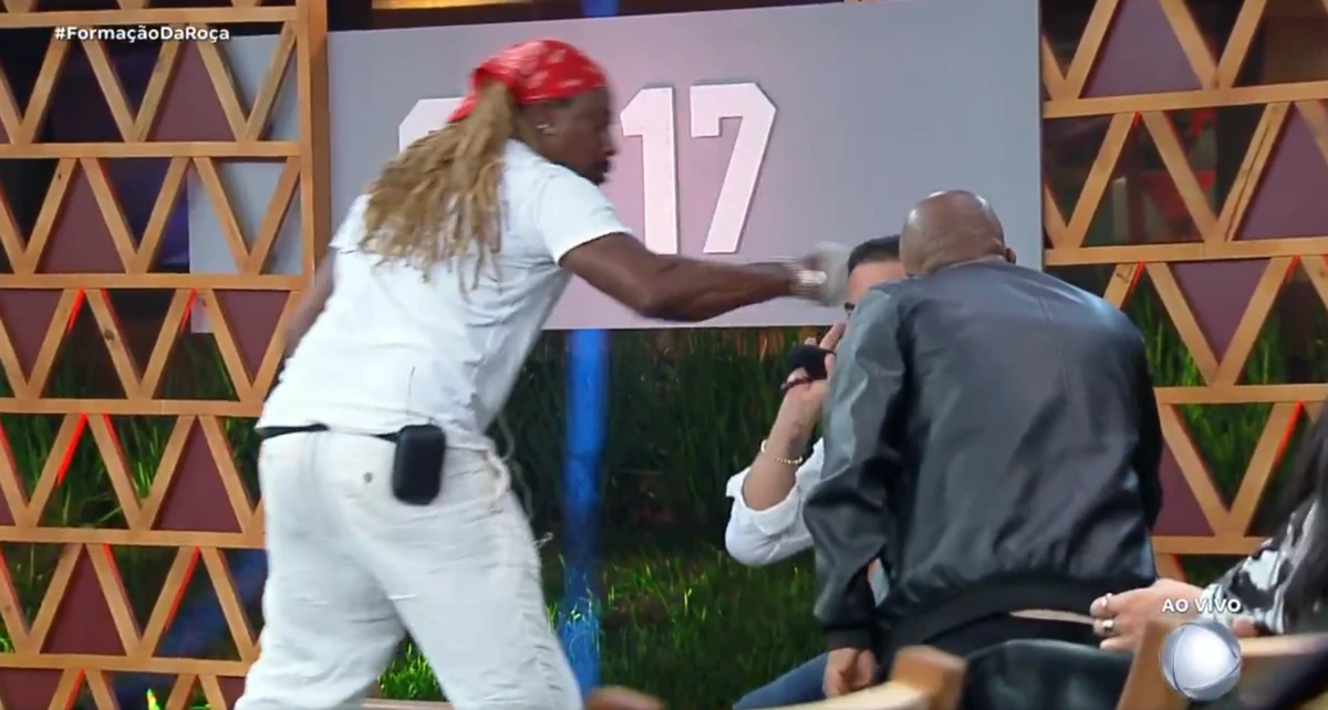 Creo Kellab também foi expulso de "A Fazenda 17" após atingir com um soco o rosto de Fabiano Moraes por Record/Reprodução