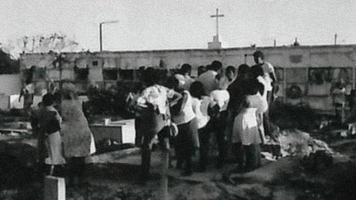 Enterro das vítimas teve muita emoção por Ximbica/arquivo CORREIO