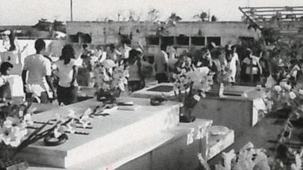 Enterro das vítimas teve muita emoção por Ximbica/arquivo CORREIO