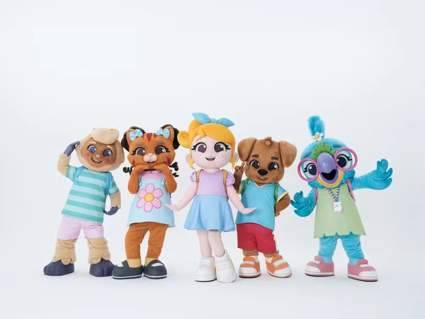 Galeroca nasceu da vontade de Lore de criar um nome leve e cheio de união, inspirado no jeito carinhoso como ela chamava seus seguidores por Juliano Simão