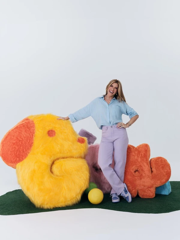 Galeroca nasceu da vontade de Lore de criar um nome leve e cheio de união, inspirado no jeito carinhoso como ela chamava seus seguidores por Juliano Simão