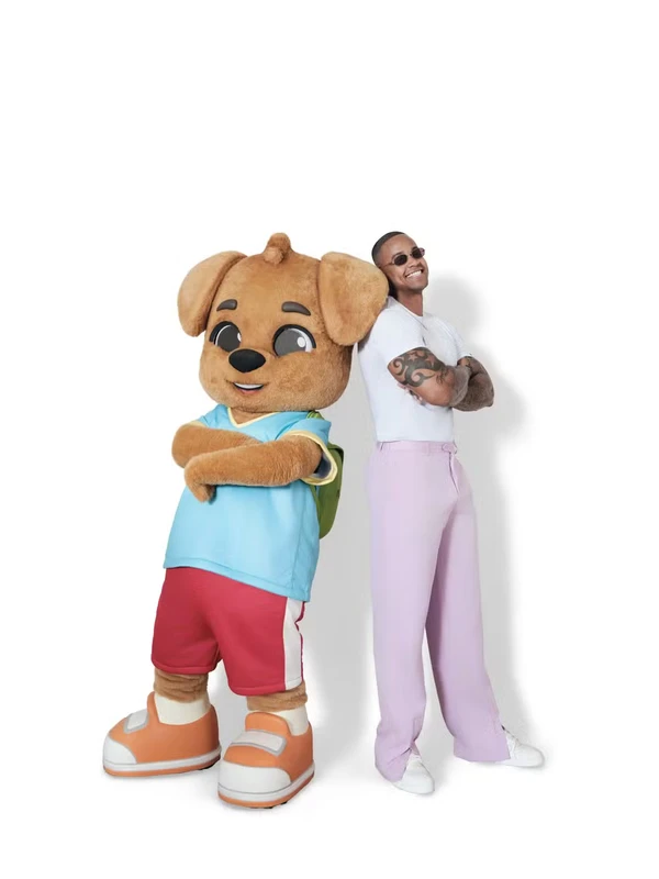 Galeroca nasceu da vontade de Lore de criar um nome leve e cheio de união, inspirado no jeito carinhoso como ela chamava seus seguidores por Juliano Simão