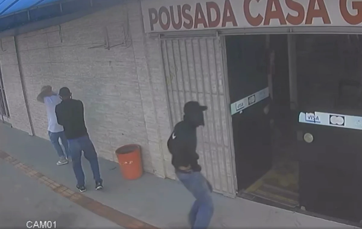 João Ferreira da Silva foi morto em frente a pousada por Reprodução