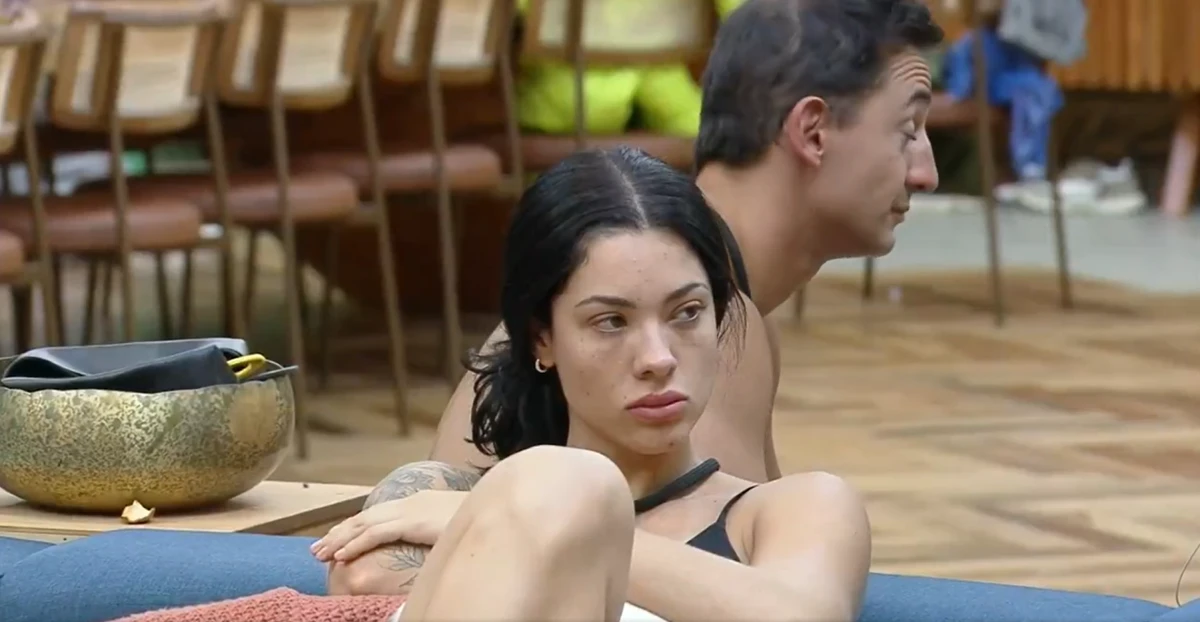 Martina Sanzi foi expulsa de "A Fazenda 17" após atirar um copo de vidro em uma festa por Record/Reprodução