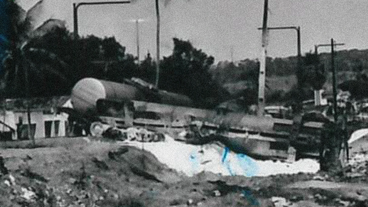 Trem descarrilou e vagões explodiram por Lourival Custódio/Arquivo CORREIO