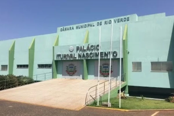 Vagas e salários  por Reprodução