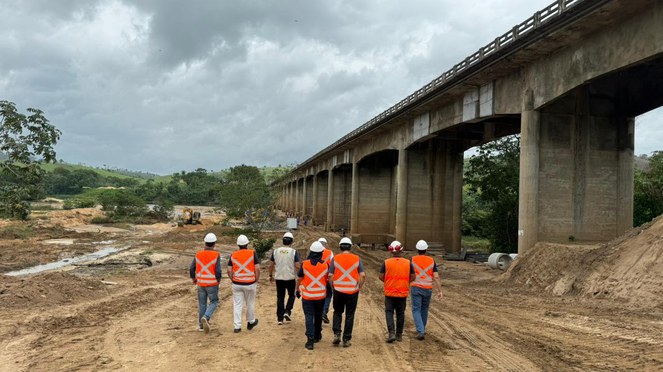 Vistoria do Dnit na ponte sobre o Rio Jequitinhonha por Divulgação