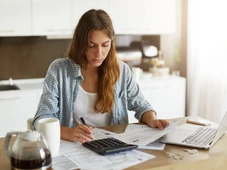 Imagem - Bolso furado: 4 signos vão se afundar em gastos neste fim de ano