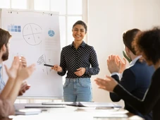 Imagem - CLT volta a crescer e supera ritmo de vagas PJ em 2025, mostra Infojobs