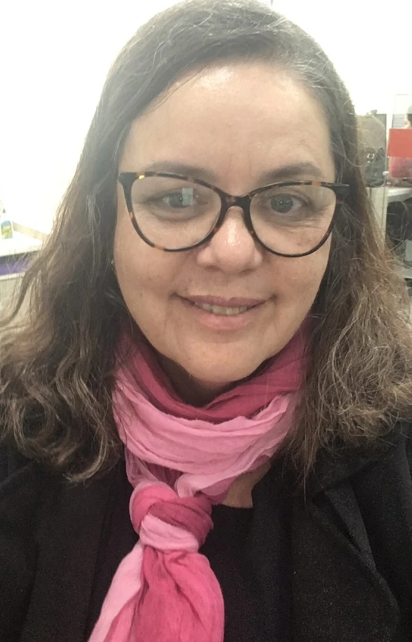 A professora Ana Amélia de Sousa Magalhães, da Unijorge, aponta para o aumento dos registros de afastamento por estresse, depressão e Burnout