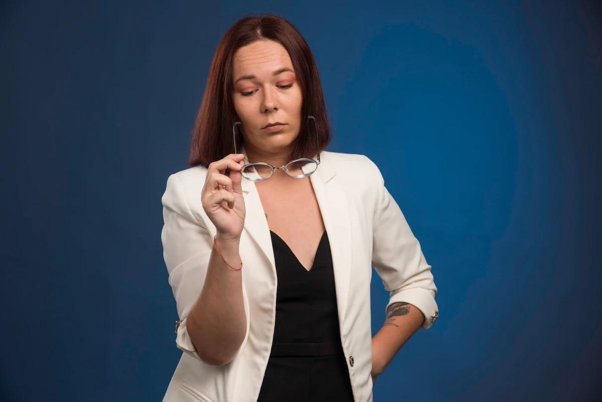 Pesquisadora Alessandra Tanesini explica que, em muitos casos, indivíduos arrogantes se comportam como se tivessem prerrogativas exclusivas por Reprodução | Freepik