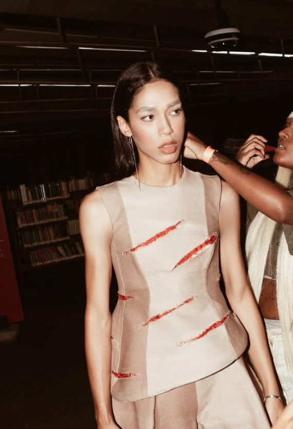 Modelo indígena Bella Nabeel por Reprodução | Instagram