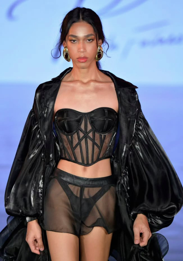 Modelo indígena Bella Nabeel por Reprodução | Instagram