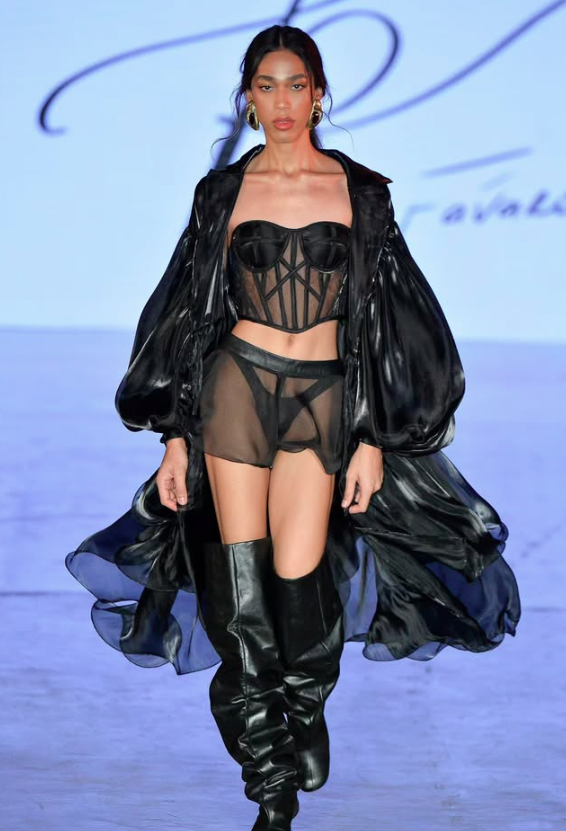 Modelo indígena Bella Nabeel por Reprodução | Instagram