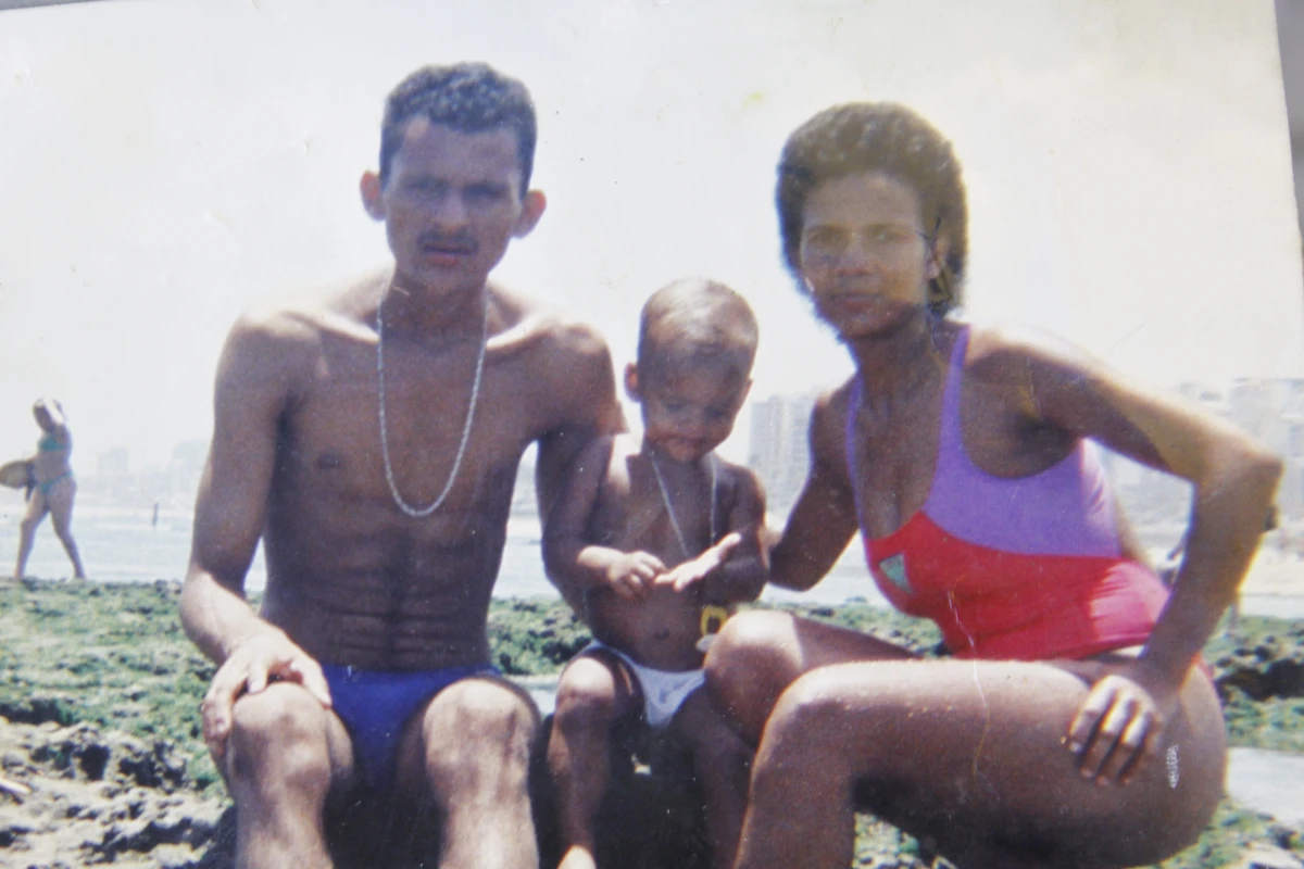 Jurandy, Geovane ainda pequeno e mãe do menino, Ieda por Almiro Lopes-/Arquivo Correio