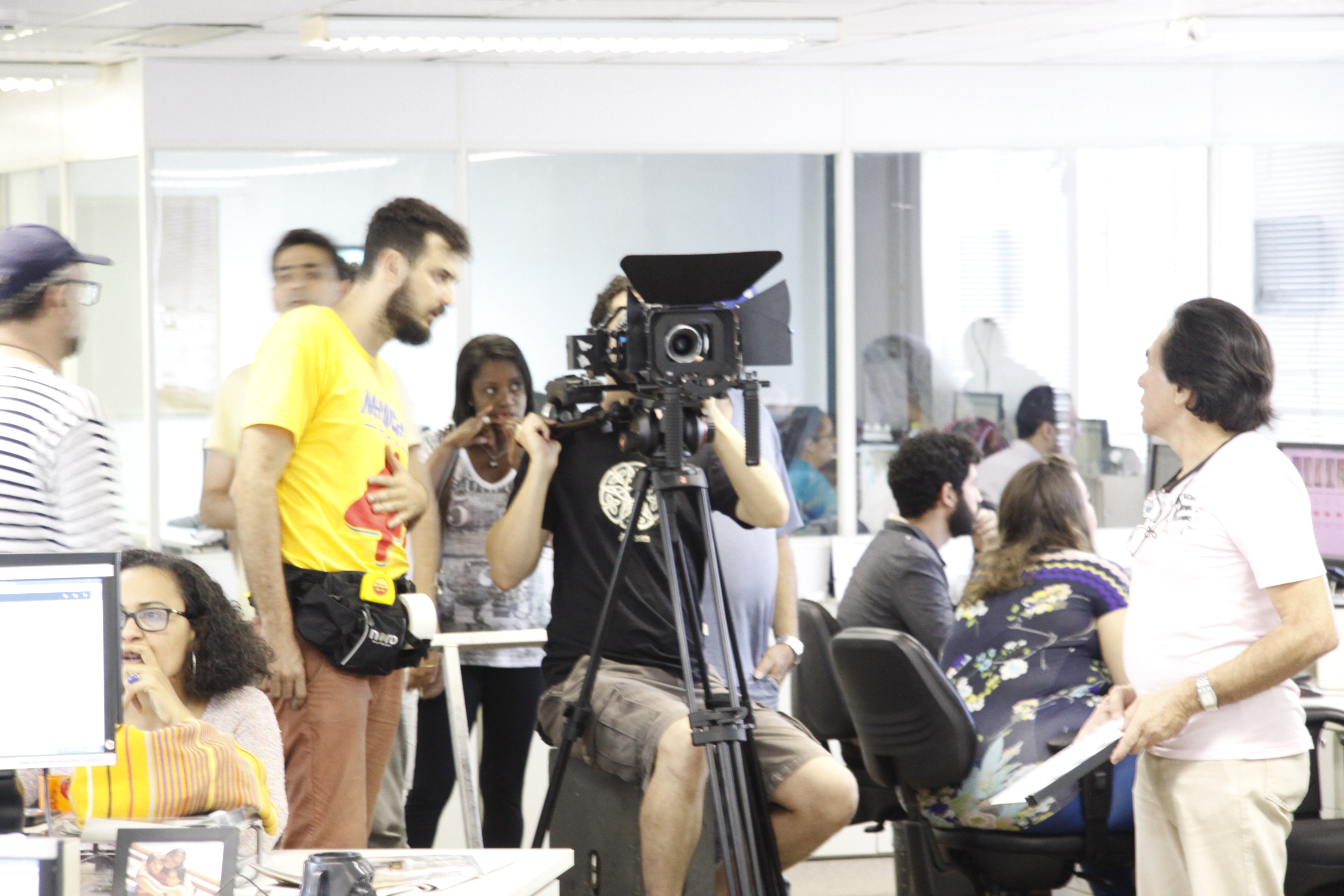 Gravação do documentário na redação do Correio por Almiro Lopes/Arquivo Correio