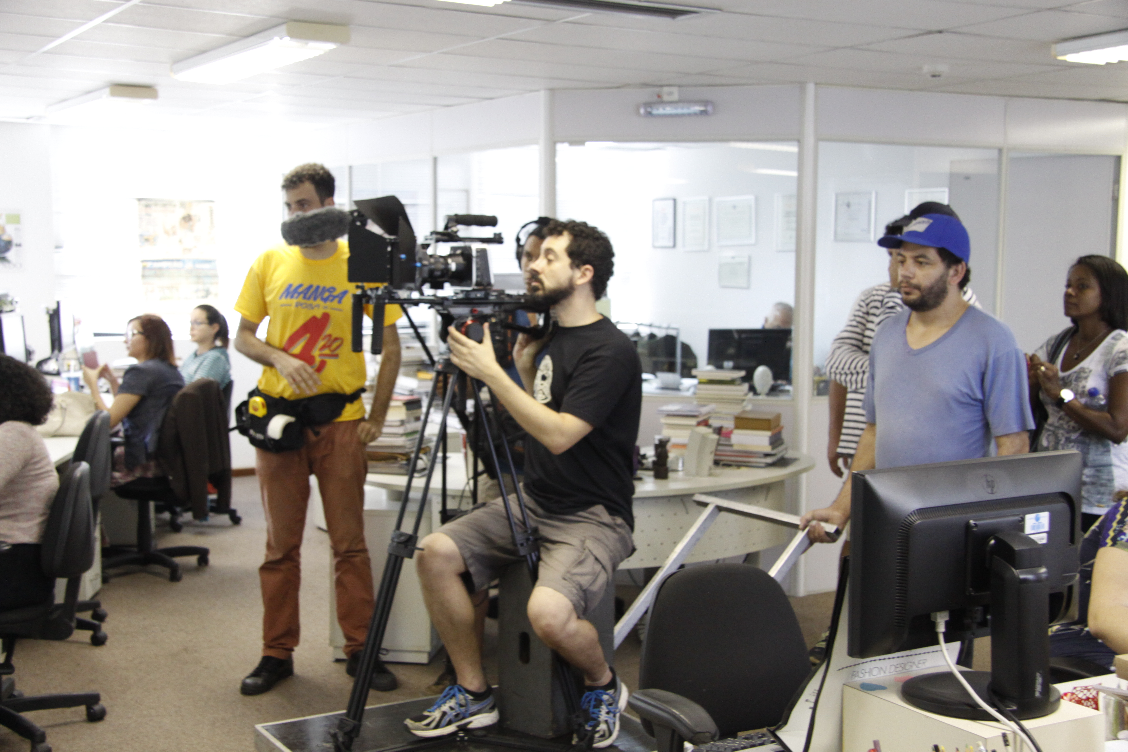 Gravação do documentário na redação do Correio por Almiro Lopes/Arquivo Correio