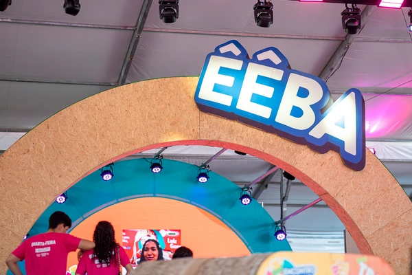 Cenografia em Ecoboard por divulgação