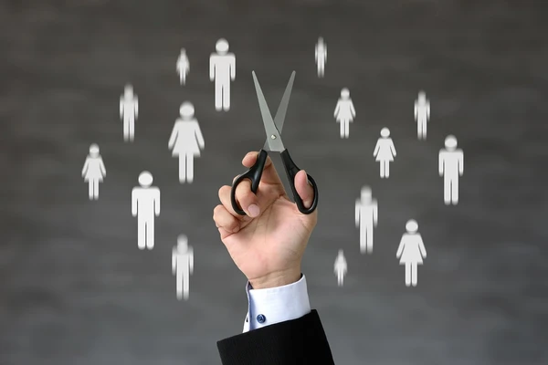 Cortes contínuos e IA viram desculpa para quebra de confiança entre chefes e equipes