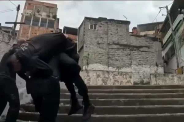 Delegado foi baleado em megaoperação e teve perna amputada por Reprodução