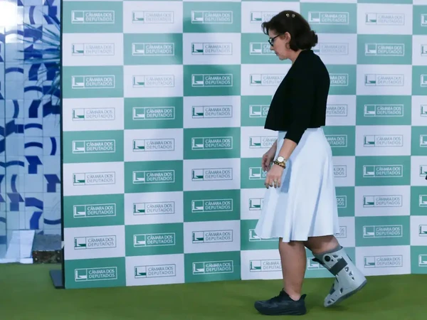 Deputada Carla Zambelli fugiu do Brasil e está presa na Itália