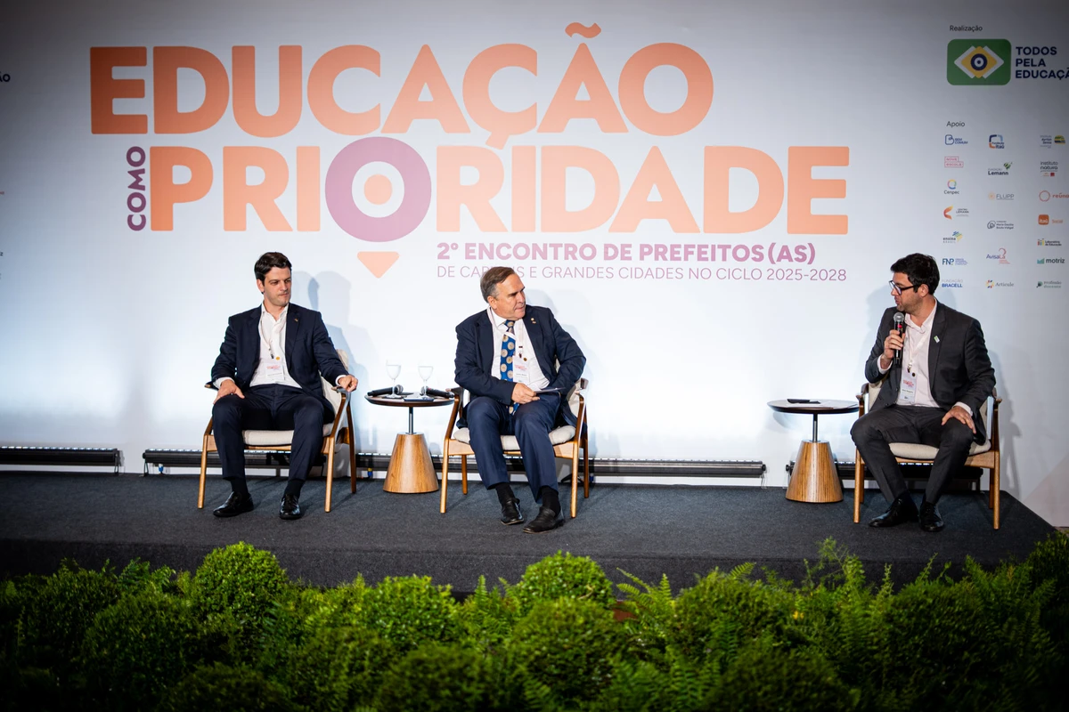 Encontro reuniu autoridades e organizações em debates sobre educação de qualidade a nível municipal por Real Time Produtora/Divulgação