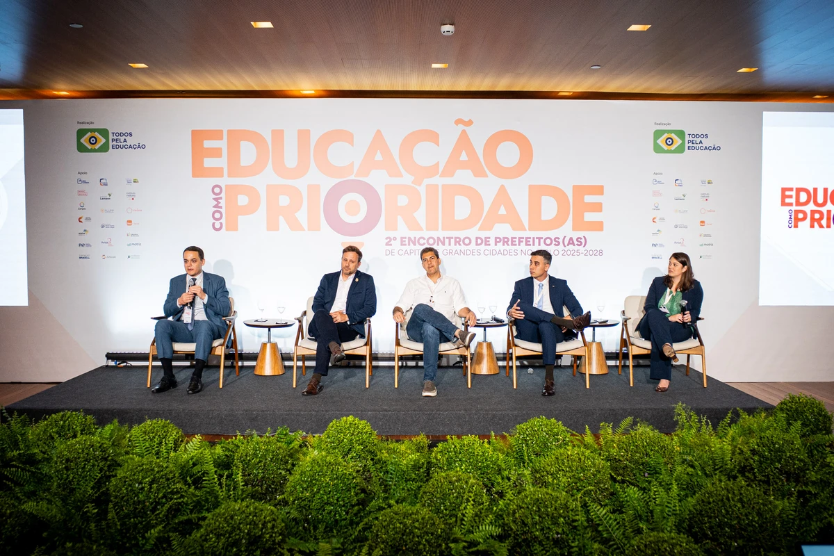 Encontro reuniu autoridades e organizações em debates sobre educação de qualidade a nível municipal por Real Time Produtora/Divulgação