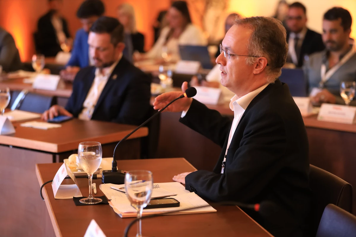 Encontro reuniu autoridades e organizações em debates sobre educação de qualidade a nível municipal por Real Time Produtora/Divulgação