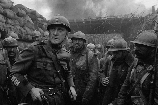 Glória Feita de Sangue (Paths of Glory) - 88 minutos por Reprodução
