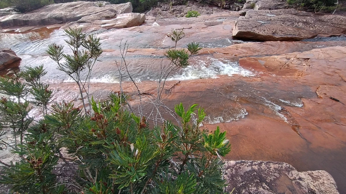 Trilha para a Cachoeira do Mosquito, que recebe este nome por conta dos pequenos diamantes que eram encontrados lá por Donaldson Gomes/CORREIO