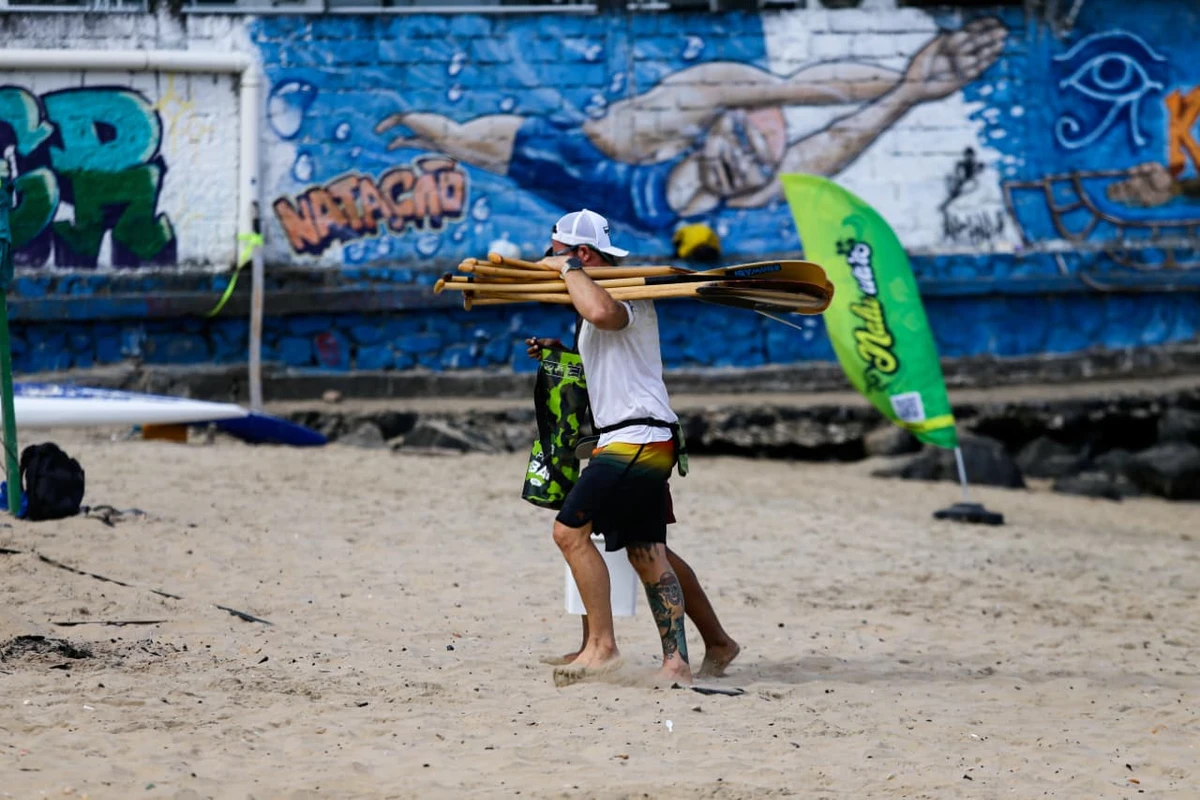 O esporte que transforma a Praia da Preguiça por Arisson Marinho