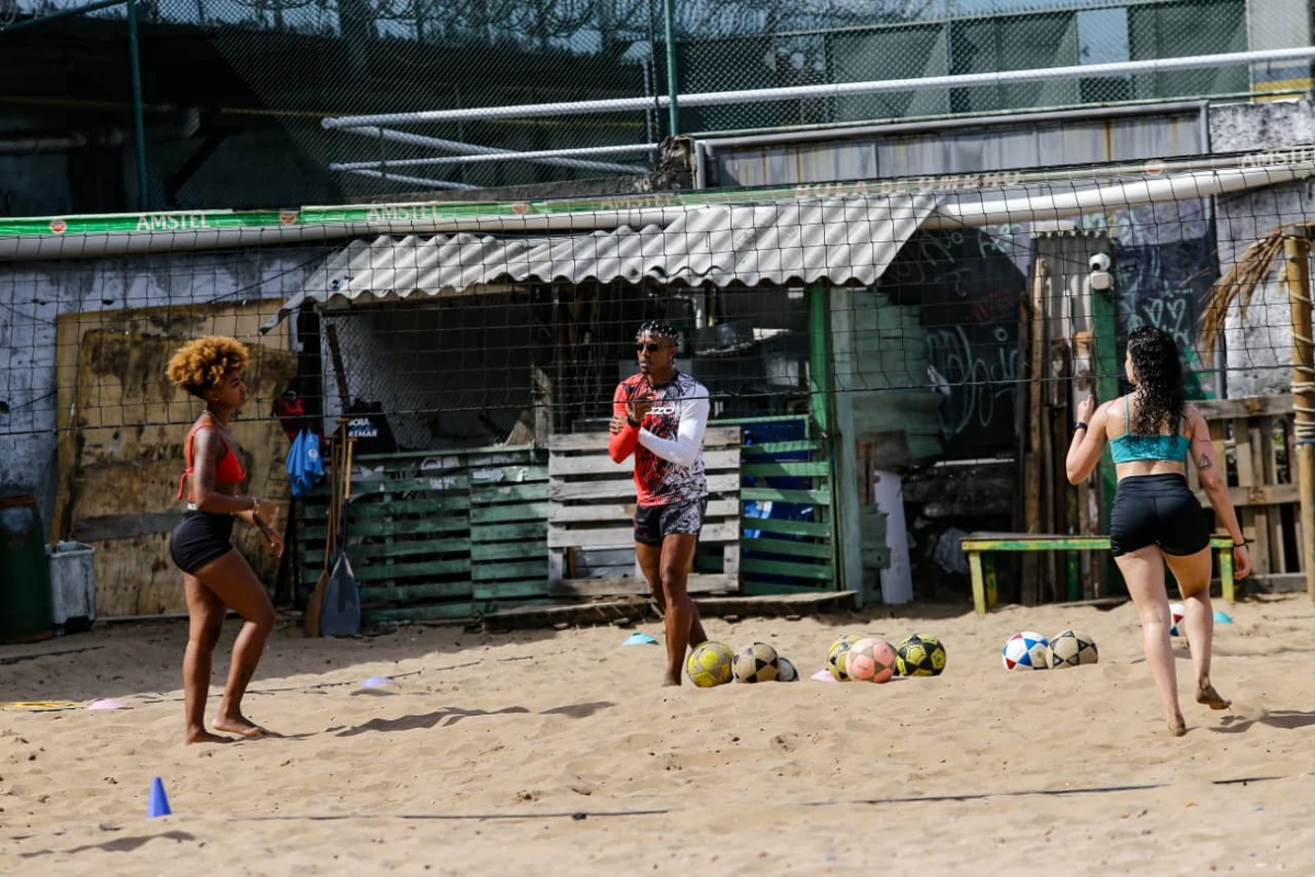 O esporte que transforma a Praia da Preguiça por Arisson Marinho