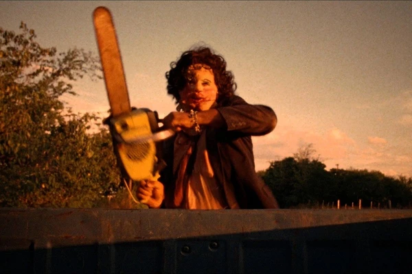 O Massacre da Serra Elétrica - 83 minutos por Reprodução